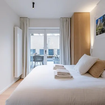 Huswell - Trendy On Location In For 7 *