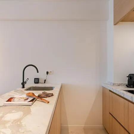 Huswell - Trendy On Location In For 7 *