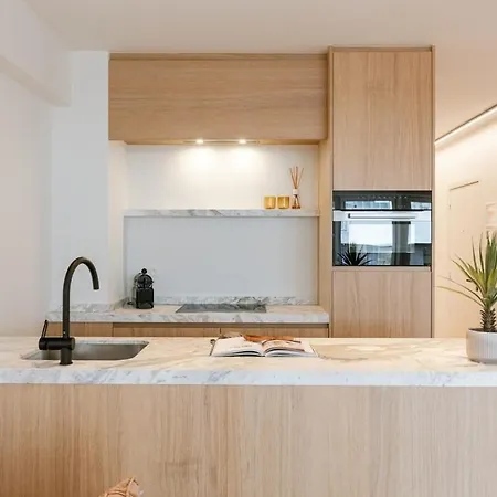 Huswell - Trendy On Location In For 7 Apartamento